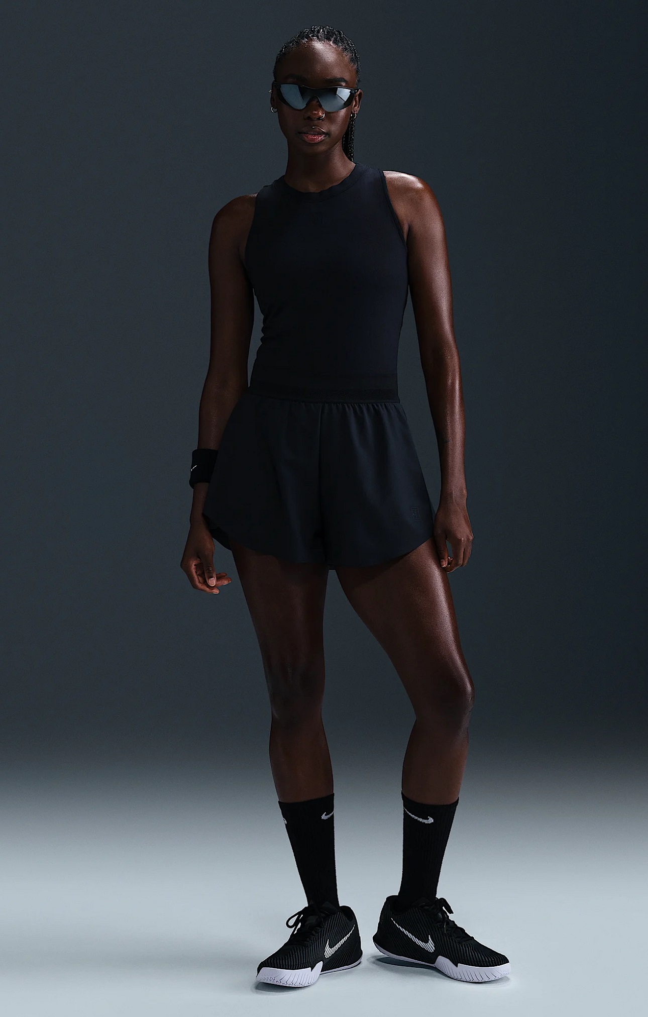 NikeCourt Ace Advantage Dri-FIT Kadın Tenis Şortu Siyah - 1